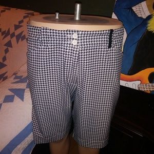 Womens Size L Nike golf shorts ⛳ euc